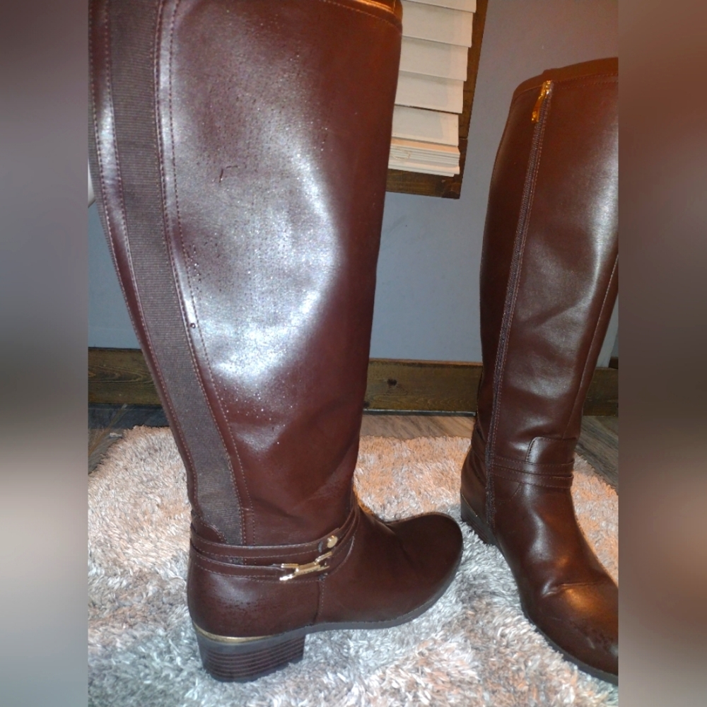 Liz Claiborne boots size 9